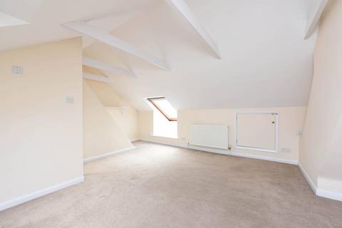 4 bedroom terraced house to rent, Wincanton Road, Southfields, London, SW18