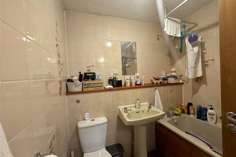 1 bedroom apartment to rent, St. Georges Close, Horley, Surrey, RH6