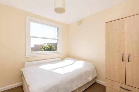 3 bedroom flat to rent, Goldhawk Road, Shepherd's Bush, London, W12