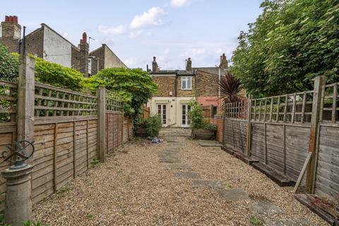 2 bedroom terraced house for sale, Pelton Road, London