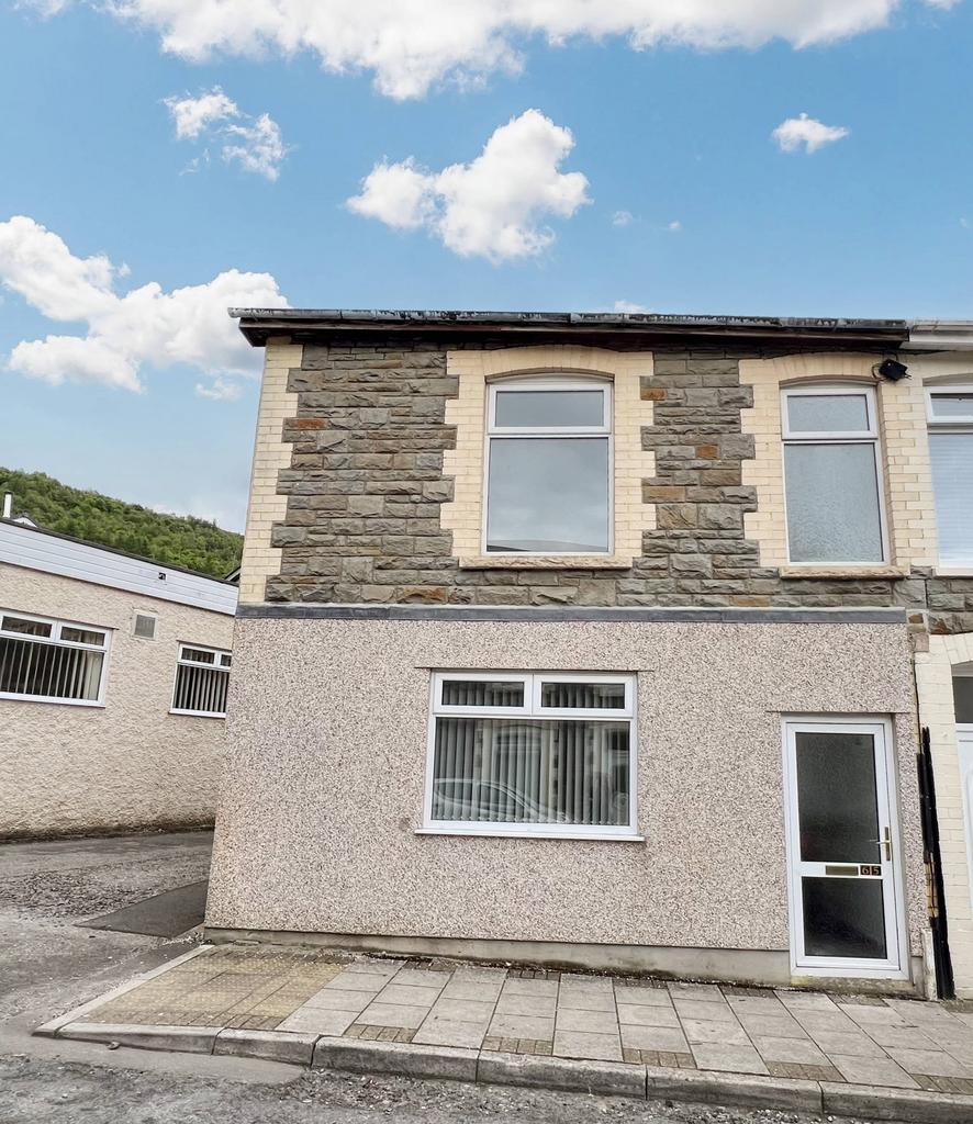Islwyn Street, Cwmfelinfach Ynysddu NP11 3 bed end of terrace house to
