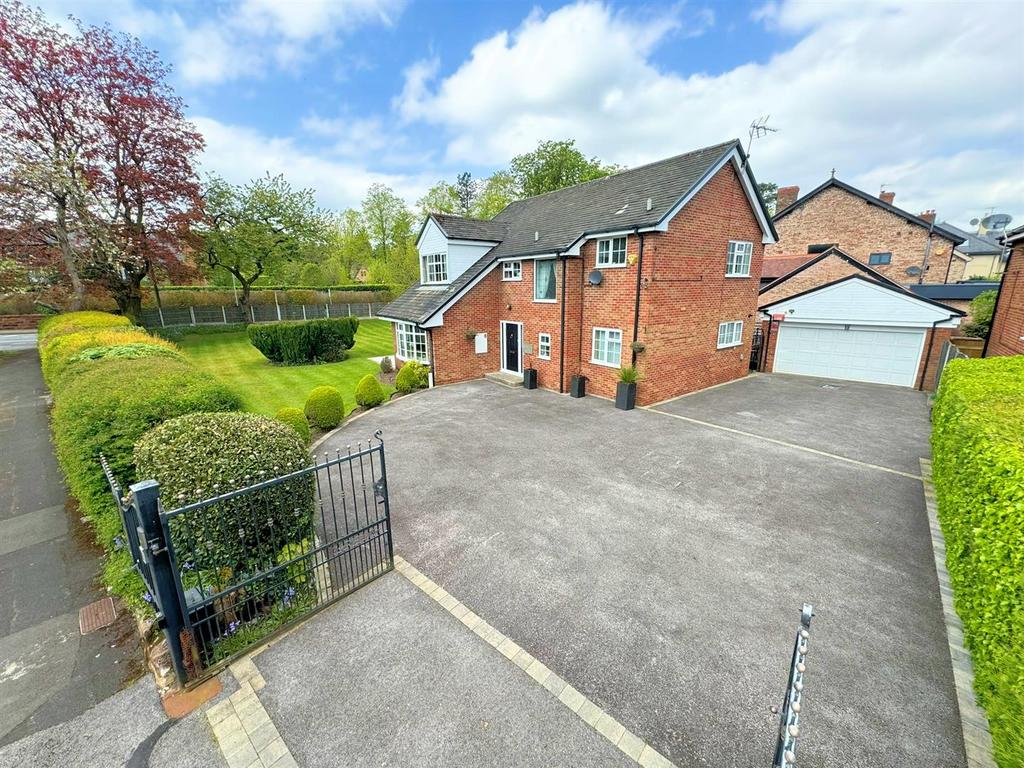 Carlton Road, Hale 4 bed detached house for sale £900,000