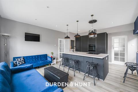 16 Meadow Walk, London, E18 2EN