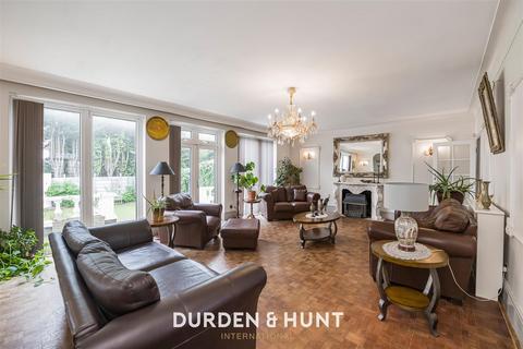 16 Meadow Walk, London, E18 2EN