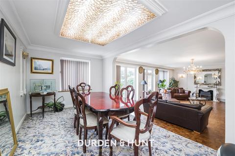 16 Meadow Walk, London, E18 2EN