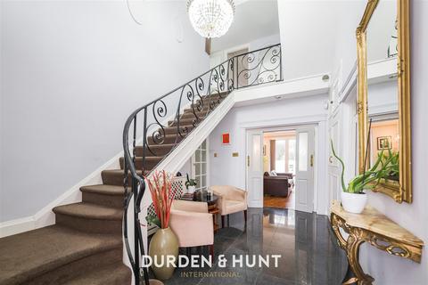 16 Meadow Walk, London, E18 2EN