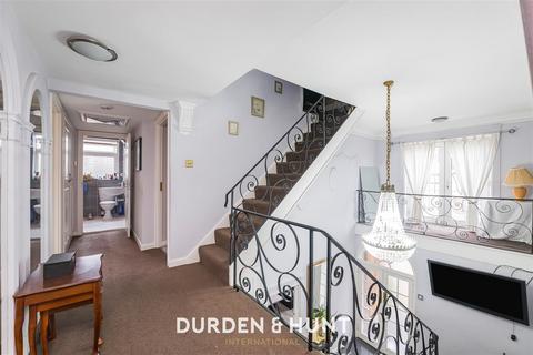 16 Meadow Walk, London, E18 2EN
