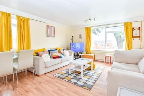 2 bedroom flat for sale, Rawdon Drive, Hoddesdon EN11