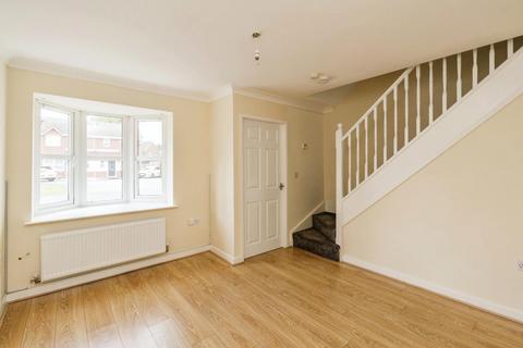 2 bedroom house to rent, Redmans Close, Eccles, Manchester