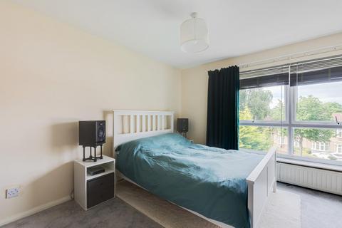 Studio to rent, Greenwood Close, Sidcup, Kent, DA15 9AD