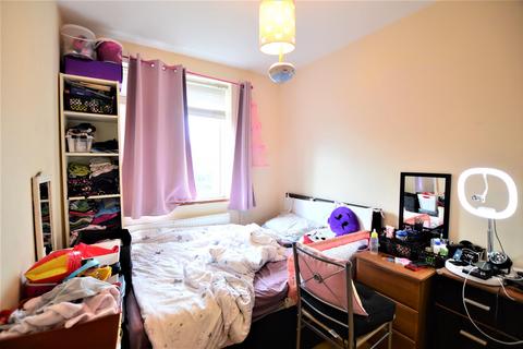 2 bedroom flat to rent, Flat 9 Ambassador HouseFarnburn AvenueSloughBerkshire