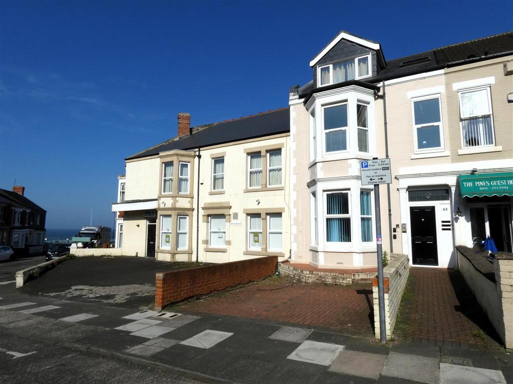 North Parade, Whitley Bay 2 bed apartment for sale £160,000