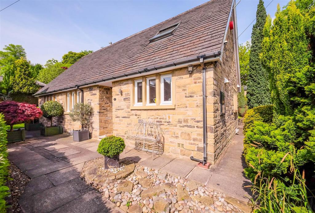 Thornhill Road, Huddersfield, HD3 3 bed detached bungalow for sale £