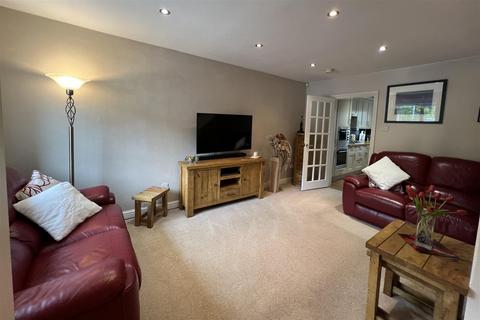 4 bedroom terraced house for sale, Middlemost Close, Huddersfield, HD2