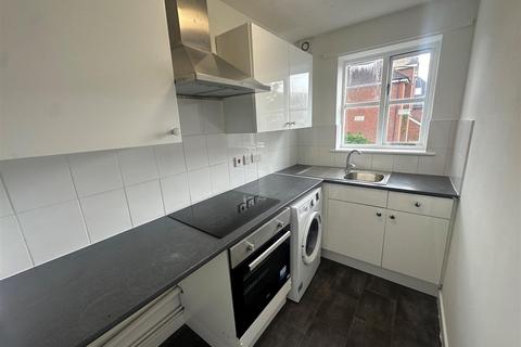 2 bedroom flat to rent, Crown Rise, Watford WD25