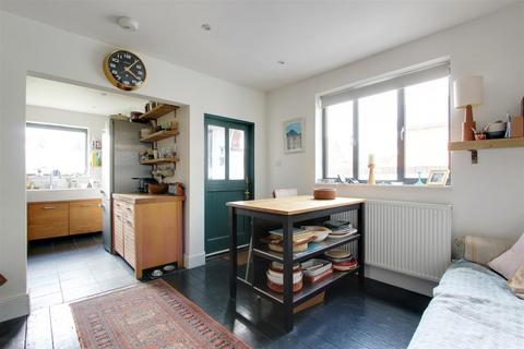 4 bedroom semi-detached house for sale, Western Road, Tring