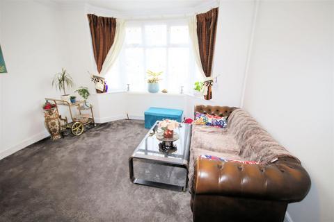 3 bedroom end of terrace house for sale, St. Augustine Avenue, Luton