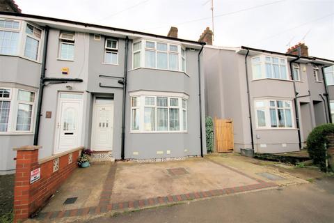 3 bedroom end of terrace house for sale, St. Augustine Avenue, Luton