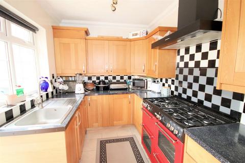 3 bedroom end of terrace house for sale, St. Augustine Avenue, Luton