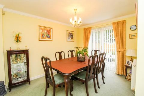 4 bedroom detached house for sale, Winchester Close, Wakefield WF2