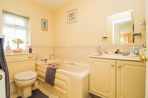 9 Winchester Close, Wrenthorpe, Wakefield, WF2 0DT