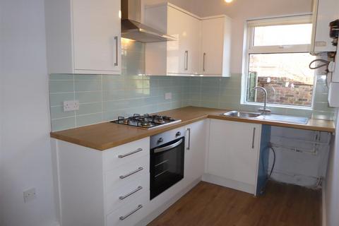 2 bedroom terraced house to rent, Birch Avenue, Stockport SK6