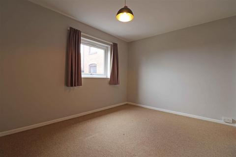 2 bedroom flat for sale, Taylor Court, Warwick