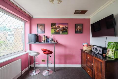 3 bedroom semi-detached house for sale, Ashbourne Way, Cleckheaton