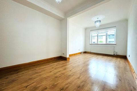 2 bedroom end of terrace house to rent, Marrilyne Avenue, Enfield