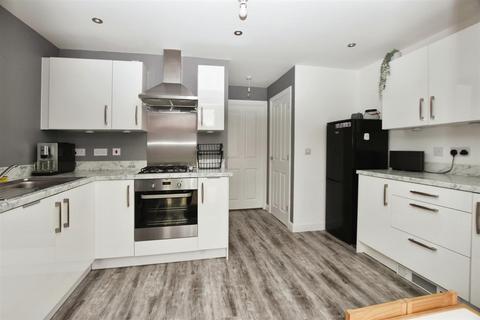 2 bedroom end of terrace house for sale, Needham Rise, Hessle