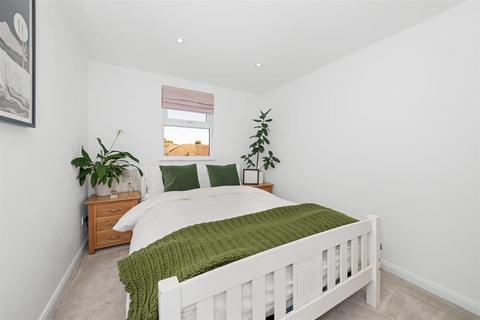 24 Foxley Gardens, Purley, CR8 2DQ