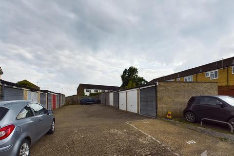 70 Peacocks, Harlow, CM19 5NZ