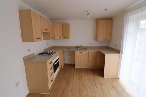 3 bedroom end of terrace house to rent, Scholar Road, Truro