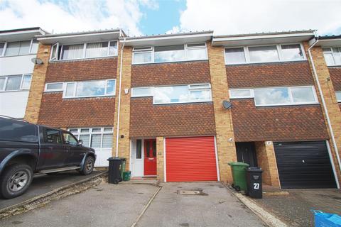 3 bedroom townhouse to rent, Chapel Court, Billericay CM12