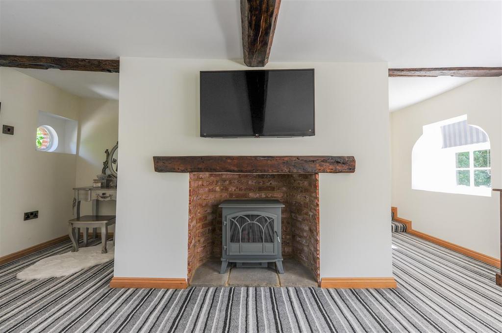 Principal Bedroom Fireplace.jpg