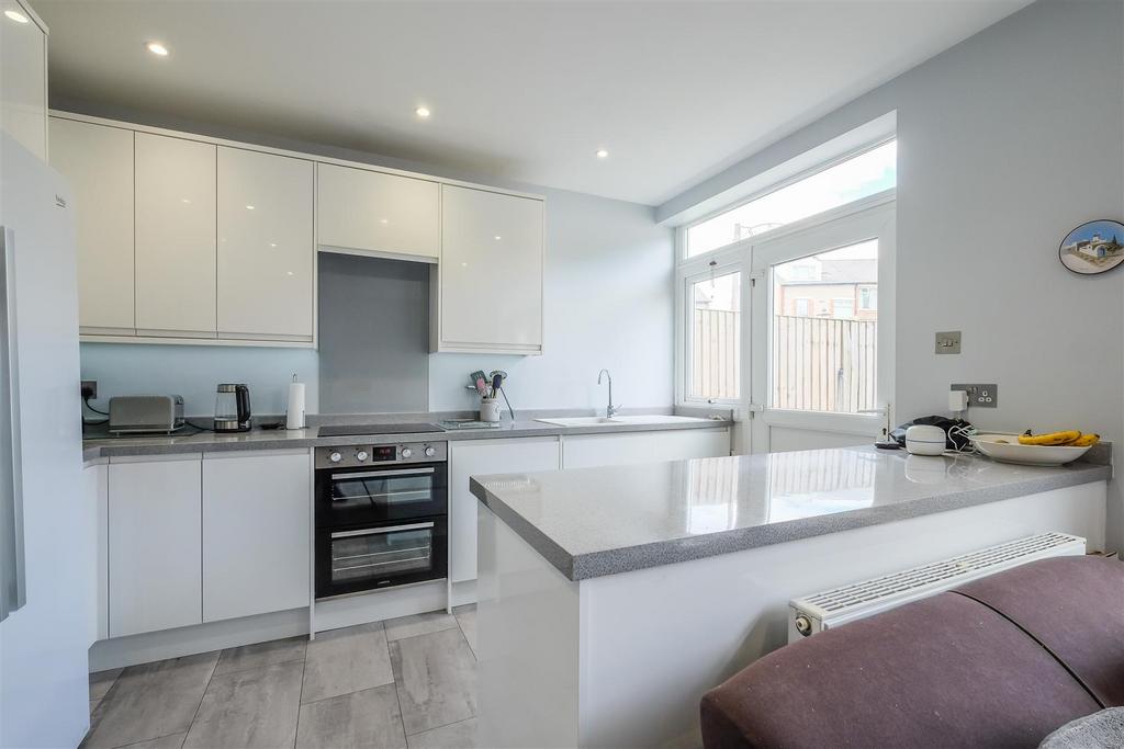 Rochdale Road, Halifax 4 bed semidetached house for sale £290,000