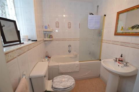 2 bedroom end of terrace house for sale, Huddersfield Road, Roberttown, Liversedge