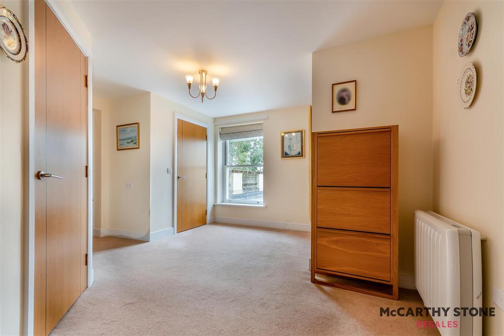 8599659-interior11.JPG