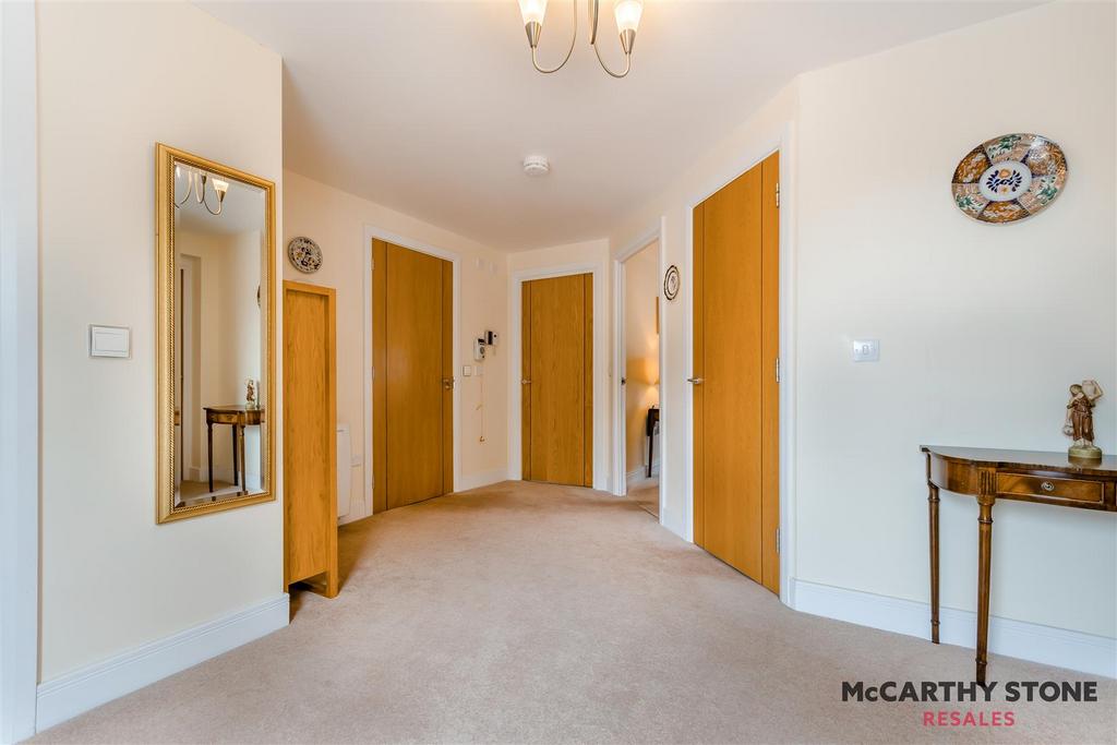 8599659-interior12.JPG