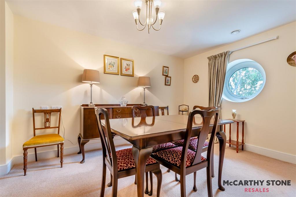 8599659-interior10.JPG