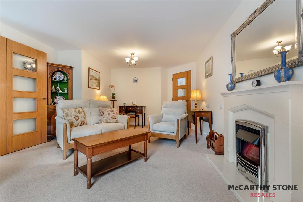 8599659-interior14.JPG
