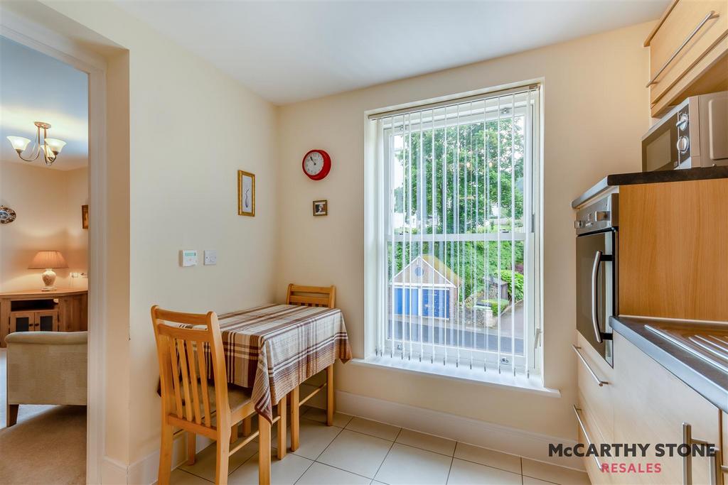 8599659-interior20.JPG