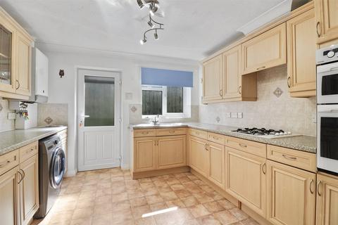 16 Fairfax Way, Torrington, EX38 7DA