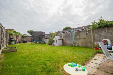 3 bedroom semi-detached house for sale, Lupin Drive, Springfield, Chelmsford