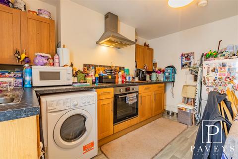 8 bedroom end of terrace house for sale, Saville Street, Walton On The Naze