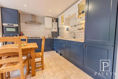 4 bedroom chalet for sale, Easton Way, Frinton-On-Sea