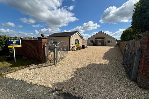 3 bedroom detached bungalow for sale, Four Roads, Kidwelly