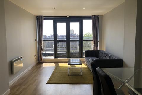 2 bedroom apartment to rent, Queens Court, Queens Dock Avenue, Hull