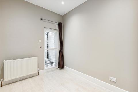 2 bedroom flat to rent, Acton Lane, London