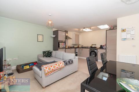 2 bedroom coach house for sale, Whitehead Close, Laisterdyke, Bradford, West Yorkshire, BD4 8AS